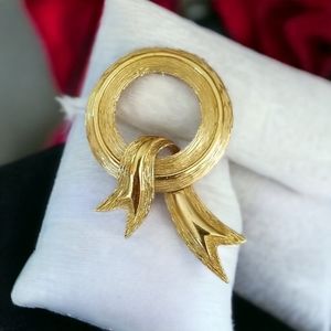Vintage Mid Century Signed MONET Goldtone Bow Brooch Pin
